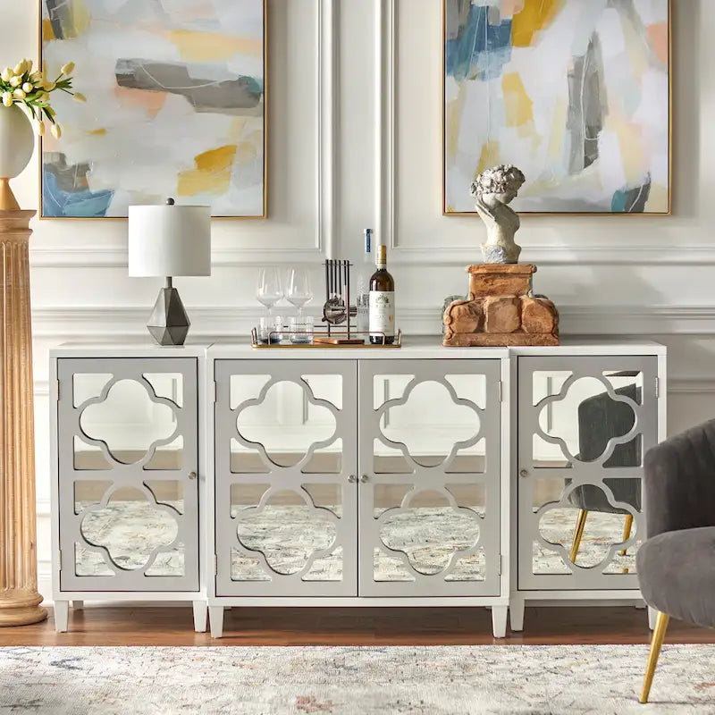 Glamour-tyylinen quatrefoil-kuvioinen peilattu säilytyskaappi, jossa on kaksi ovea ja säädettävä hylly