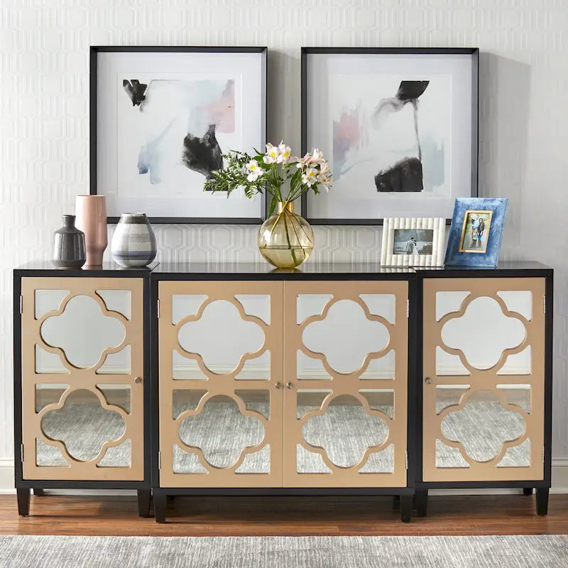 Glamour-tyylinen quatrefoil-kuvioinen peilattu säilytyskaappi, jossa on kaksi ovea ja säädettävä hylly