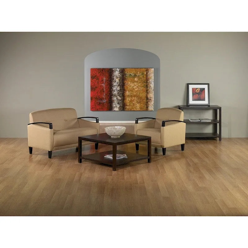 Sofá biplaza de tela Interlace con brazos y patas de madera en acabado espresso