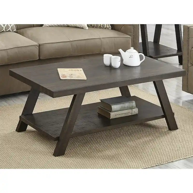Moderner rechteckiger Couchtisch aus Holz mit unterem Ablageboden für das Wohnzimmer
