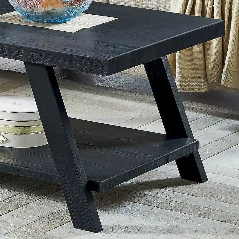 Moderner rechteckiger Couchtisch aus Holz mit unterem Ablageboden für das Wohnzimmer