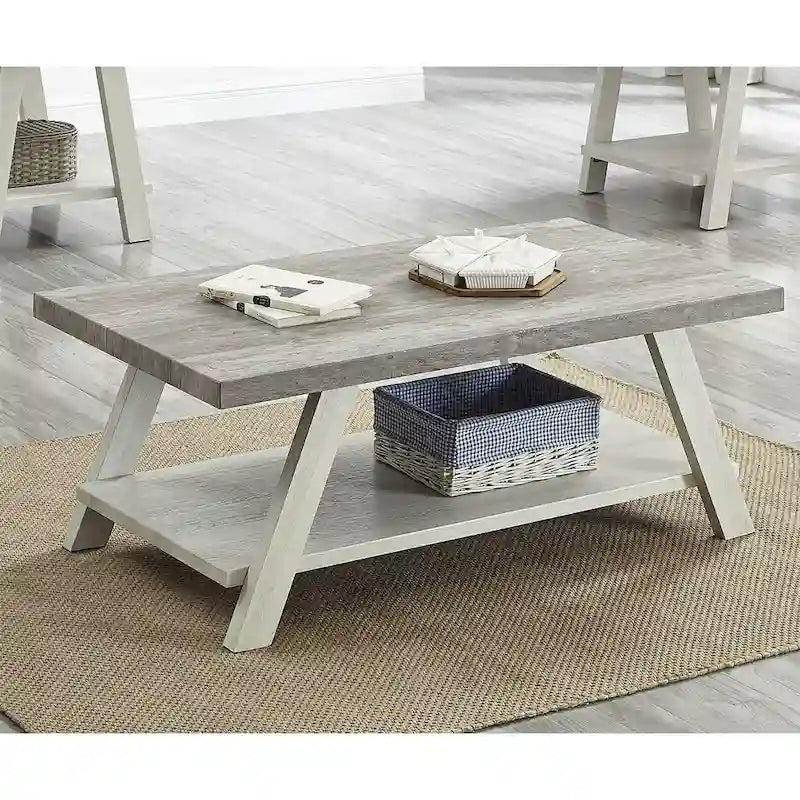 Moderner rechteckiger Couchtisch aus Holz mit unterem Ablageboden für das Wohnzimmer