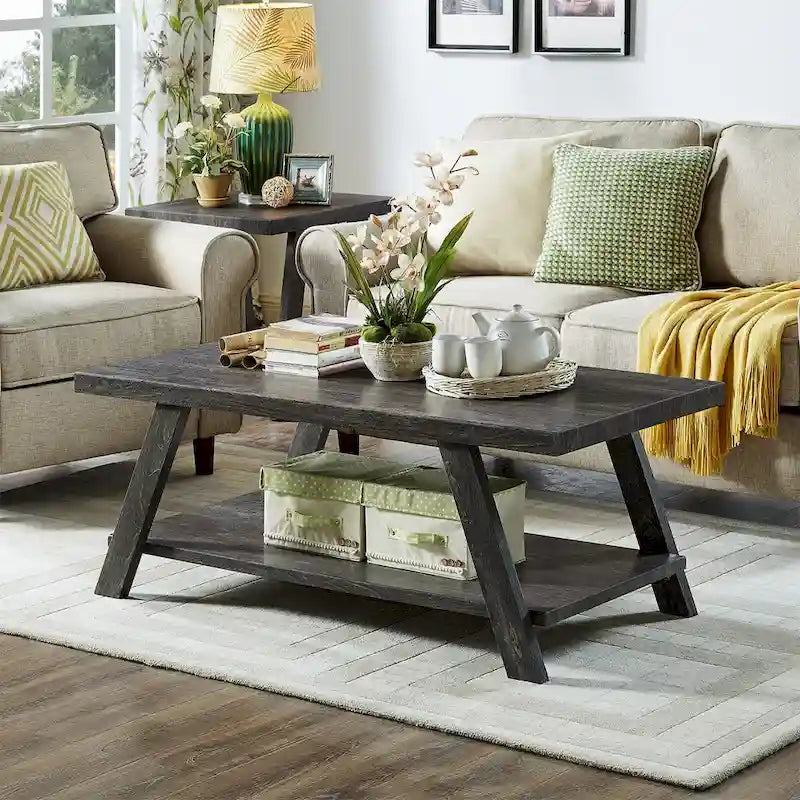 Moderner rechteckiger Couchtisch aus Holz mit unterem Ablageboden für das Wohnzimmer